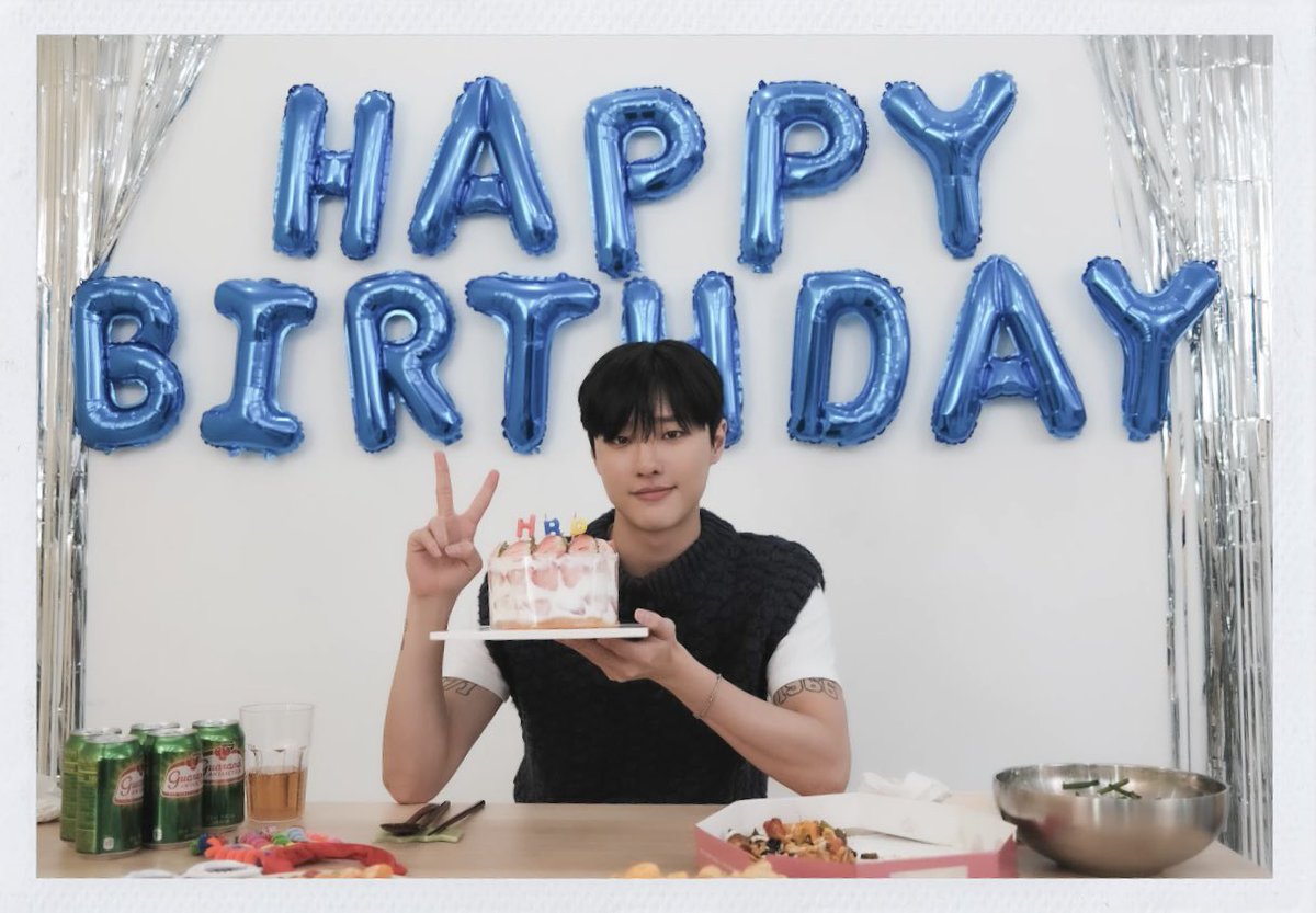 jttykks's tweet photo. スンヨンおめでとう🤍

#HAPPY_WOODZ_DAY https://t.co/09WUQM4SVs