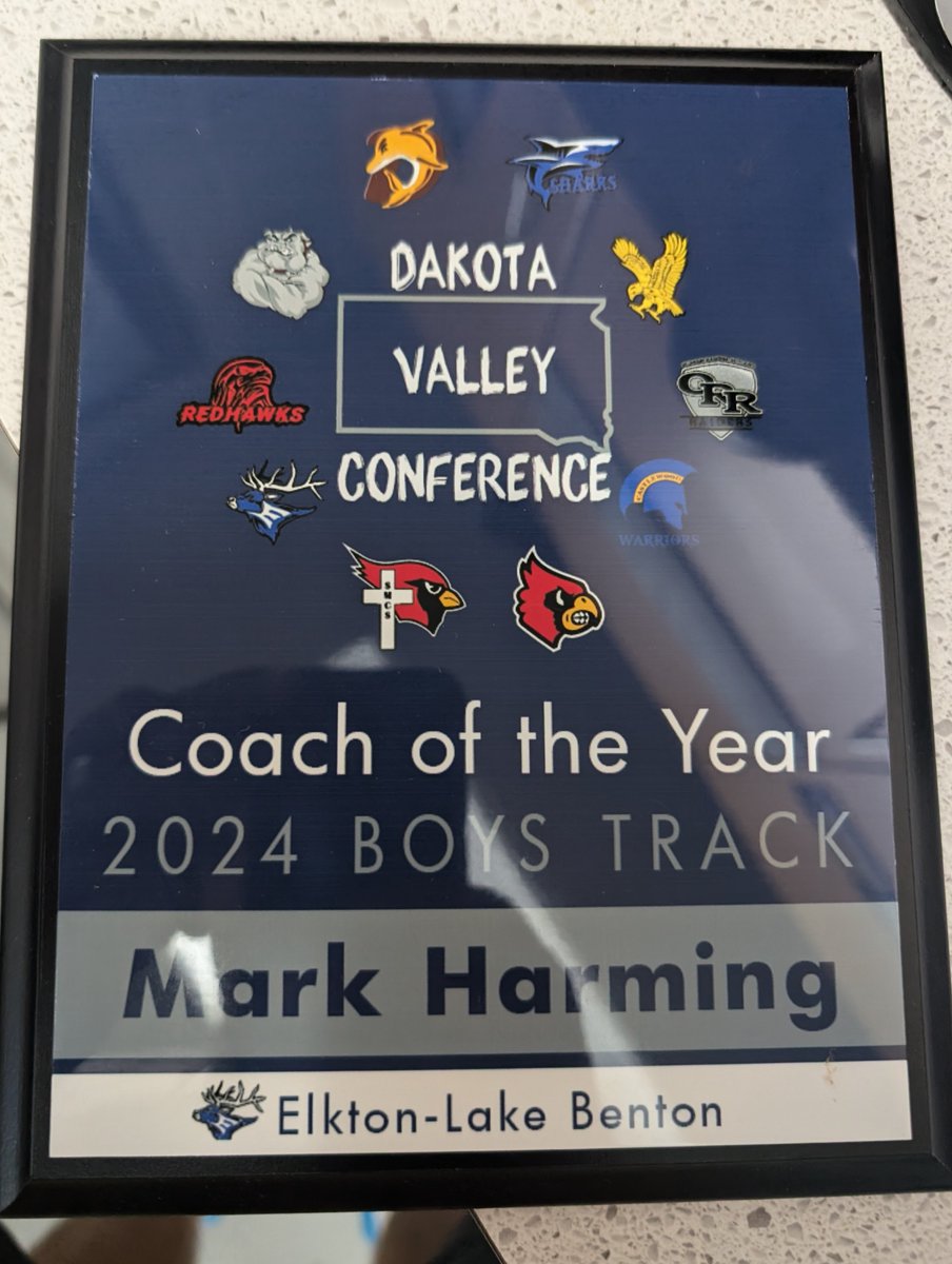 ElkstrackF's tweet photo. So this happened:

Thanks to all the assistant coaches, you all are the best.
Thanks to all the great athletes we have, it's you who make this thing go. https://t.co/LWDZyDUIaW