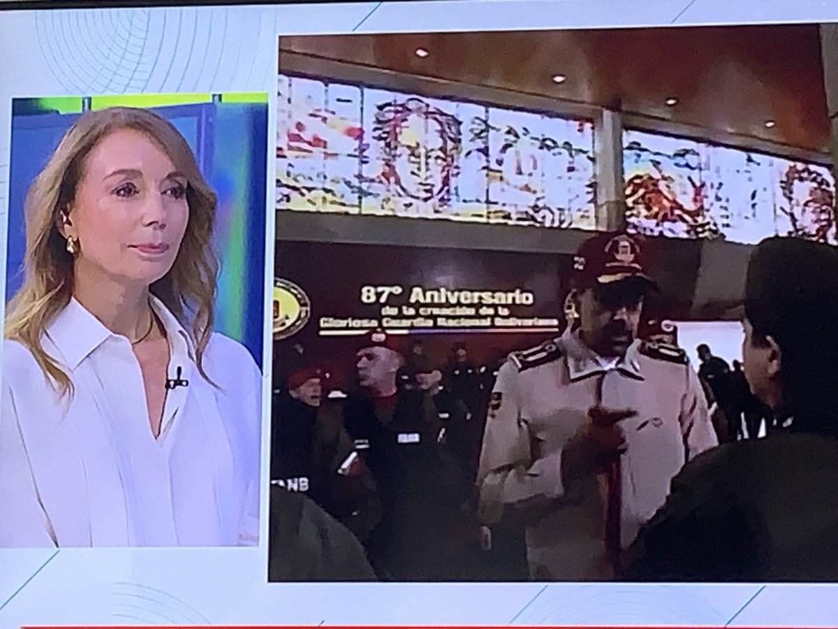 luciavou's tweet photo. Demudada la marxista de Maduro… haciéndose la tontona… y se atreve a opinar‼️
⁦@Mega⁩ @karendTV https://t.co/PTFYDvY6SW