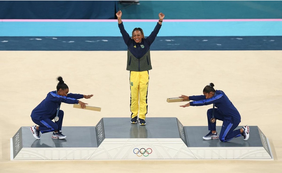 Che gigante #SimoneBiles, anche qui. #Parigi2024