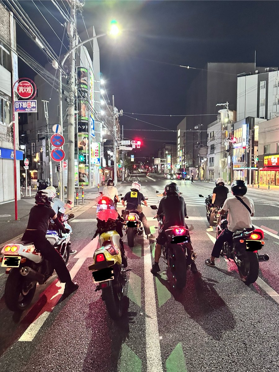 みなとみらいで花火見て帰り道部活の先輩＆彼氏の仲間でツーリング!!!!
ほんと楽しかった!!