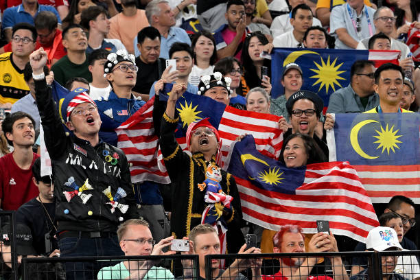 HelloBWJr26's tweet photo. Malaysia supporters at the arena from day 1 badminton deserves a medal too yk 🥹🥹

This pictures make me so proud and happy ❤️🇲🇾 https://t.co/SWiIcgX5Fw