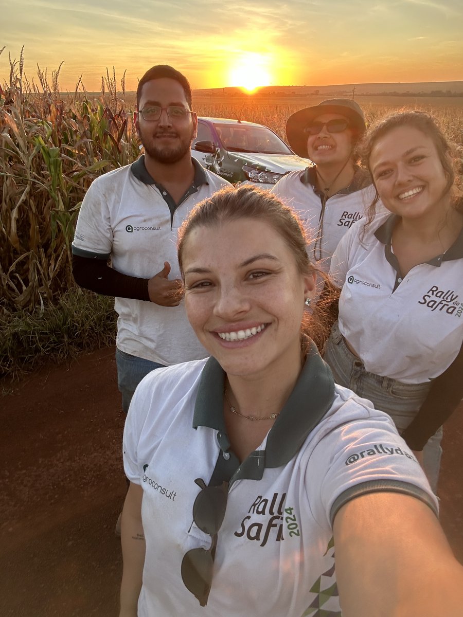 rallydasafra's tweet image. Depois de muitas lavouras avaliadas e amostras coletadas, as nossas equipes conseguem aproveitar visuais assim e mais das maravilhas do campo! 💚👨‍🌾

#produtorrural #agronomiabrasil #lavoura #milho #brasil #rallydasafra #agro #agronomia #agronegocio #plantas #espigas #colheita…