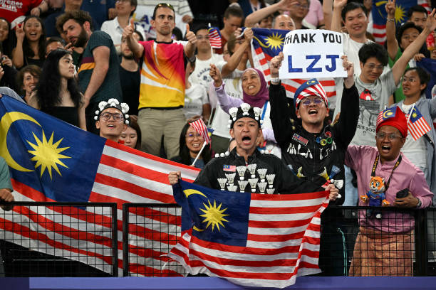 HelloBWJr26's tweet photo. Malaysia supporters at the arena from day 1 badminton deserves a medal too yk 🥹🥹

This pictures make me so proud and happy ❤️🇲🇾 https://t.co/SWiIcgX5Fw