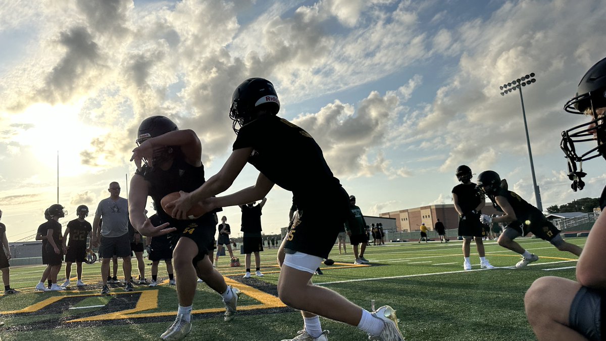 R_FISD's tweet photo. Win the Day!

#TXHSFB | #GoPirates 🏴‍☠️ https://t.co/5dOknoU809