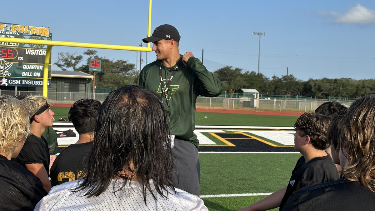 R_FISD's tweet photo. Win the Day!

#TXHSFB | #GoPirates 🏴‍☠️ https://t.co/5dOknoU809