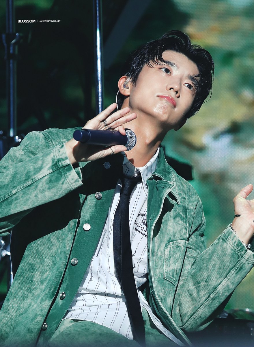 wooyoungcolor's tweet photo. 2024 BE YOUNG 🍏💚
#장우영 #우영 #WOOYOUNG https://t.co/k1D8P8Kfho