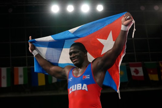filialmatanzas's tweet photo. Buenos días 🇨🇺🇨🇺🇨🇺!!
Hoy amanecimos en #ModoDeporte, #FilialMatanzas apoyando a Mijaín López una gran figura en en deporte Cubano..
La suerte para triunfar en la vida se llama: “creer en ti”, y sabemos que tú !!Crees en ti!!.
#CubaEsDeporte
#FilialMatanzas
#Copextel
#Paris2024 https://t.co/yVgdidlbZx
