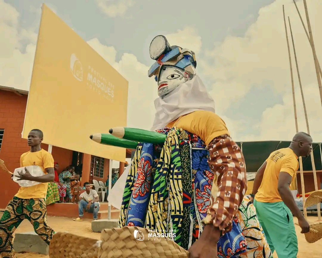 No_Limit229's tweet photo. Les masques Guèlèdè ont offert un spectacle incroyable au Festival des Masques à Porto-Novo 🇧🇯 

#NoLimit229 #FestivalDesMasques https://t.co/W08aJ1TfPJ