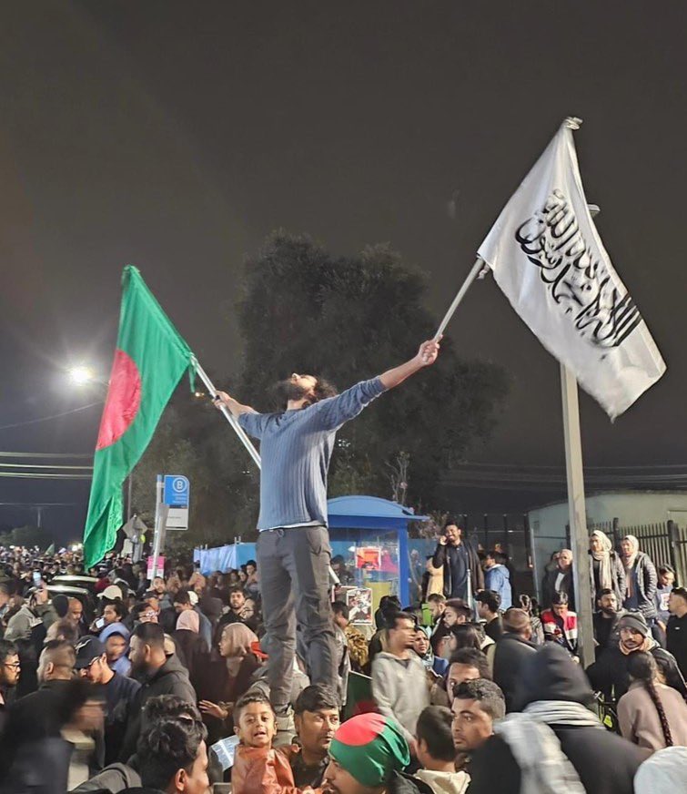 openletteryt's tweet image. Student protest 🤡