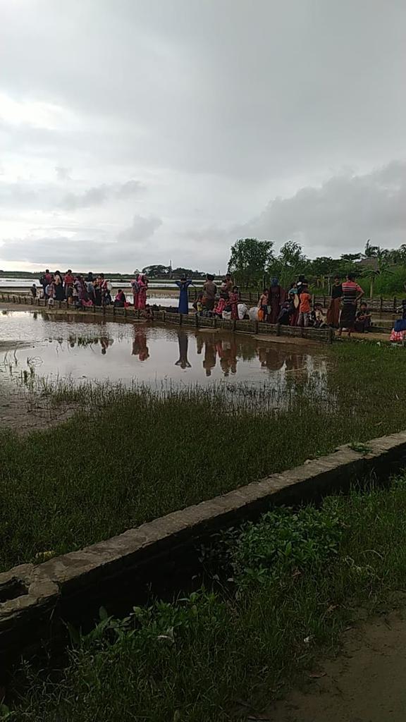 mgsawmyint's tweet photo. A boat carrying about 20 Rohingya left  beach near Fezi vill in Maungdaw  just half an hour ago, heading to 🇧🇩 for safety and protection.
However, #AA attacked with drones, causing the boat to sink.
Only two youths survived; all others died. All victims were from Myoma Kayin Dan. https://t.co/6Mbqv6ds2Y