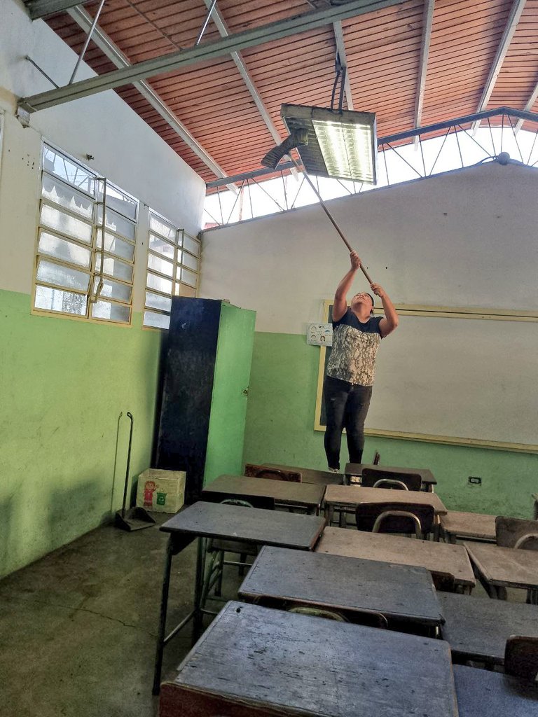 CDCEM San Joaquín 
Unidad Educativa Pedro Gual 
Jornada de limpieza con el apoyo de los padres y representantes de la institución educativa #Carabobo 

<a href="/NicolasMaduro/">Nicolás Maduro</a>
<a href="/_LaAvanzadora/">Yelitze Santaella</a>
<a href="/rafaellacava10/">Rafael Lacava</a>
<a href="/xiomaluna/">XIOMARA LUNA PROFESIONALES Y TÉCNICOS</a>
<a href="/_NancyOrtuno_/">Nancy Ortuño Rojas</a>
<a href="/vicent_carvajal/">Vicente Carvajal</a>

#PatriaSoberanaYPlena