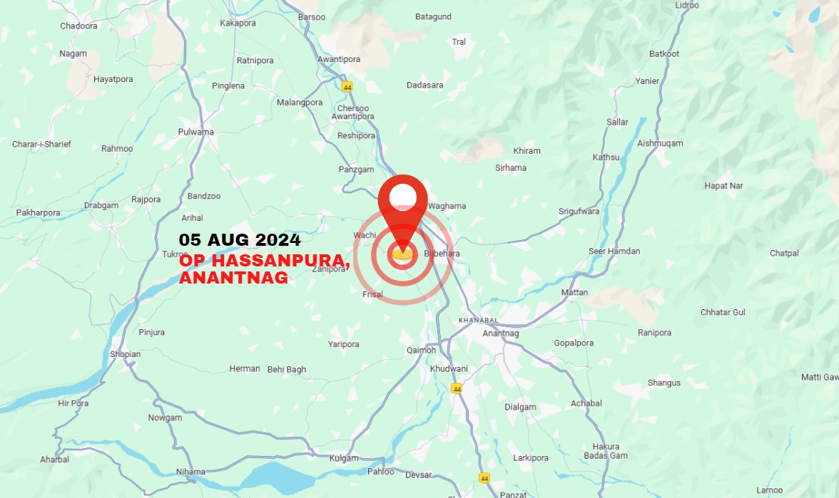ChinarcorpsIA's tweet photo. OP HASSANPURA, #Anantnag

Based on specific intelligence input, a Joint Check Post was established today by #IndianArmy, @JmuKmrPolice & @crpf_srinagar on Hassanpura-Tulkhan Road, Anantnag.

Three suspected individuals have been apprehended along with recovery of 01xPistol, 01xHand Grenade, IED & other war-like stores.

#Kashmir
@adgpi
@NorthernComd_IA
