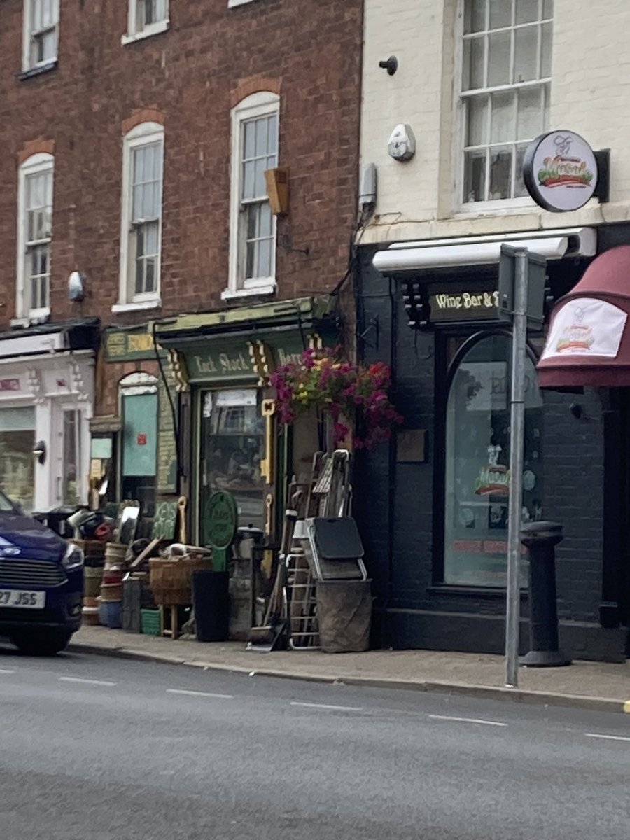 1950sLibrarian's tweet image. The husband is currentlyin this shop talking about washer sizes &amp;amp; the owner is talkkng at him about the downfall of the UK by the common market. We arenow the proud owners of these..anybody know what they are specifically for? #mysteryobjects