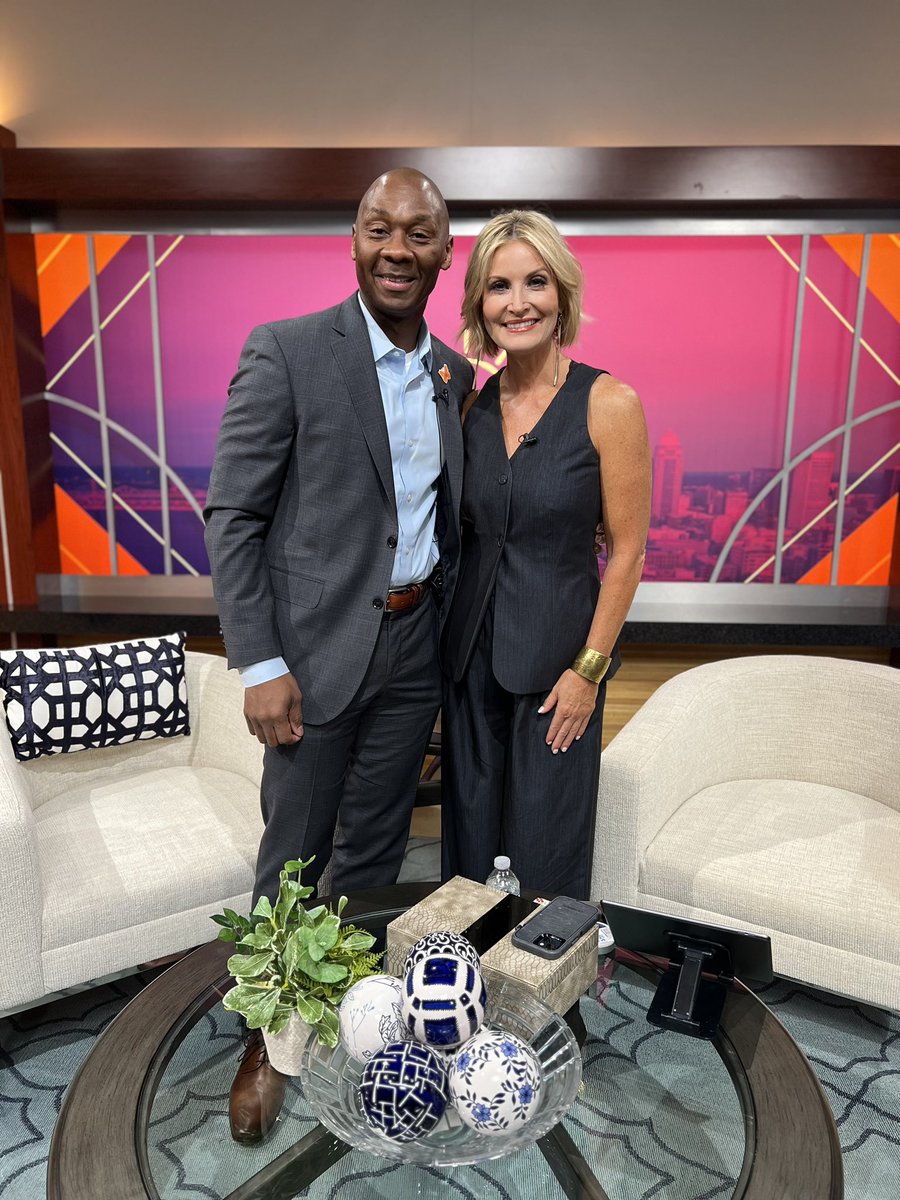 claudiacoffeytv's tweet photo. Congratulations to the new President and CEO of the @AliCenter, Devone Holt! It was an absolute pleasure catching up with him on Great Day Live today. 🥊 #GreatDayLive #MuhammadAliCenter https://t.co/uiaVcnHsWa