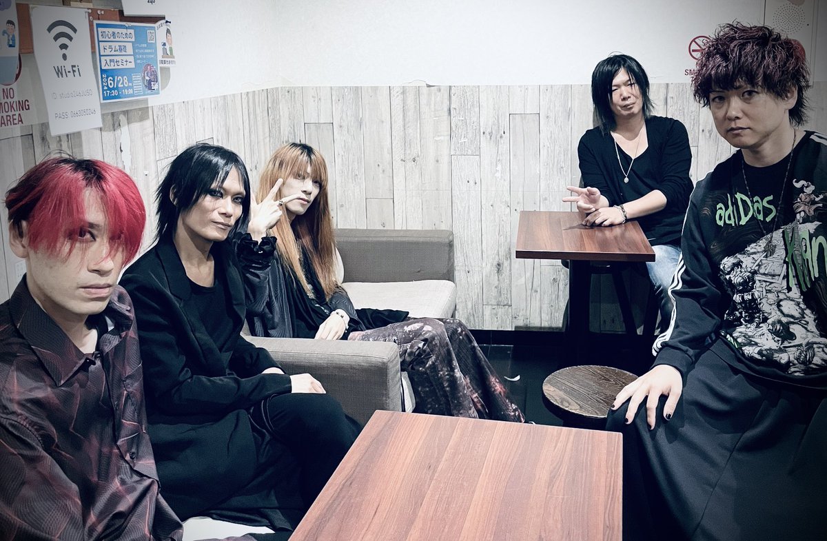 Yuki_Craris's tweet photo. 8/4のライブに来て僕らを観て下さった方々、仲良くして下さった共演者様方、そしてイベントを主催し誘ってくれたヒロくん、ありがとうございました✨

ライブ後に温かいお言葉や、ライブ前からも応援のメッセージを送って頂けたり、とホント皆さんに感謝の気持ちで一杯になる幸せで楽しい1日でした☺️🎶 https://t.co/LLD3YbCkNJ