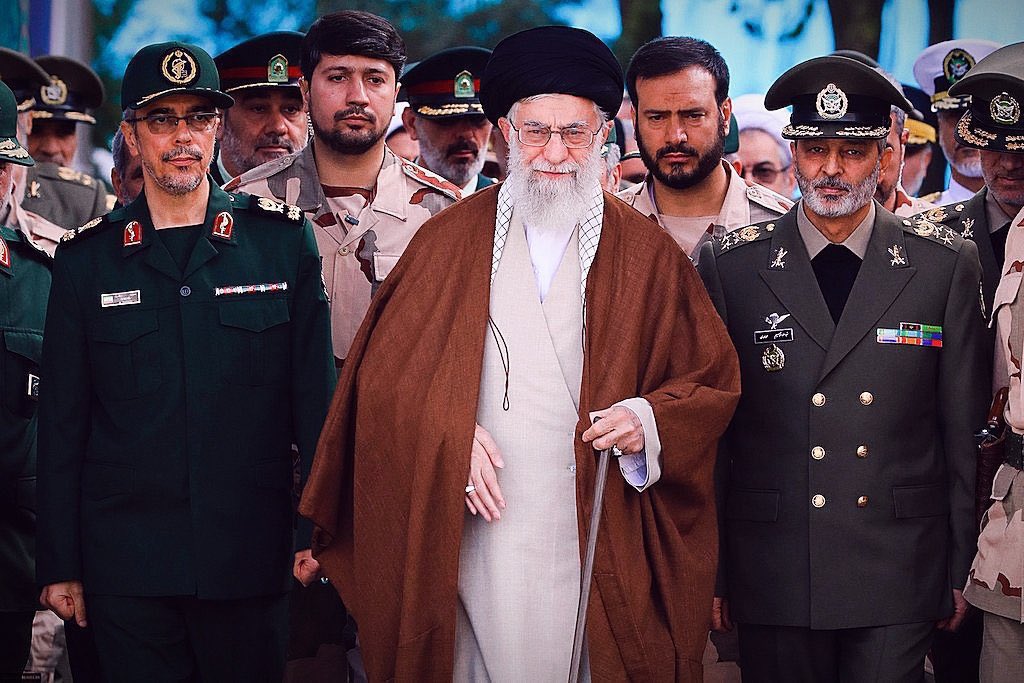 JUST IN: 🇮🇷 🇮🇱 Iran informs neighboring countries that it's preparing to attack Israel.