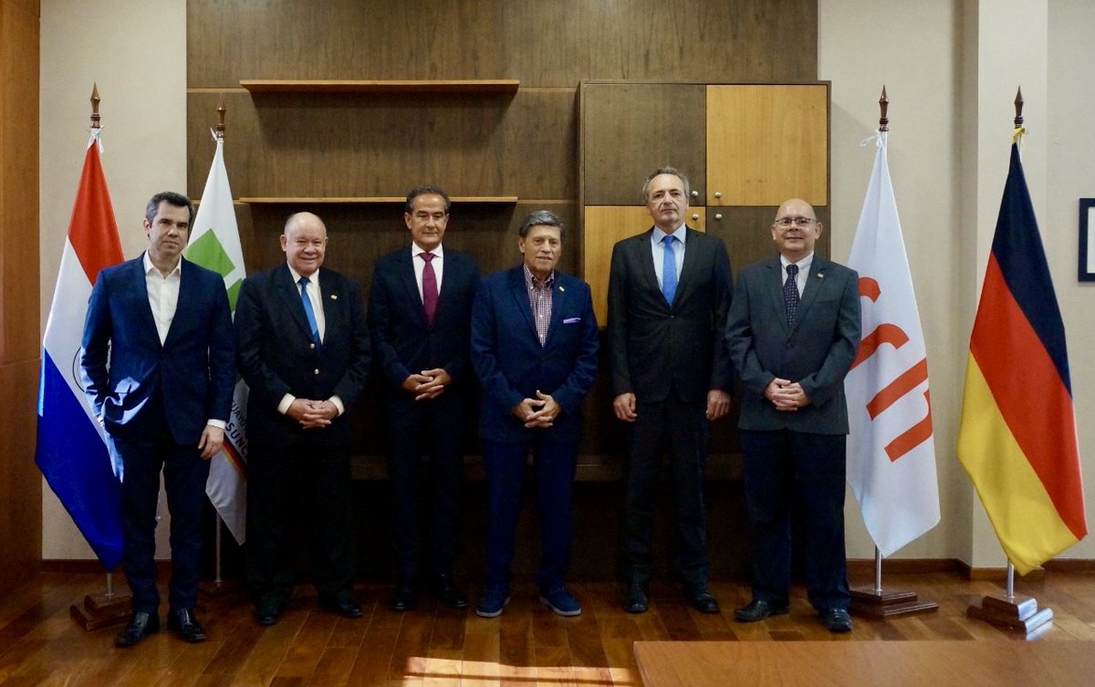 Junto al Consejero Jörg Herrera fueron recibidos por los directivos de la UPA: el Presidente del Consejo Superior de la UPA, Ing. Eduardo Felippo, el Rector Dr. Pedro Galván, el Gerente General Dr. Domingo López y el Director del UPA Business School, Prof. José Cantero.