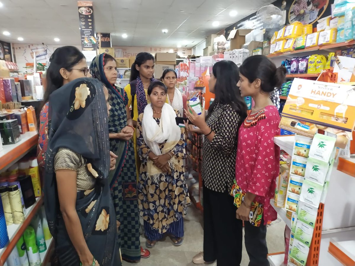 BABLEINDIA's tweet photo. Under Yuwaah UNICEF’s Employability for Young Women program, our team took 10 aspiring women for training and exposure visits to set up their own #didikidukaan. They were trained how to run a shop, order supplies, handle customers, and carry out other such business operations. https://t.co/wgVfOKDzoI