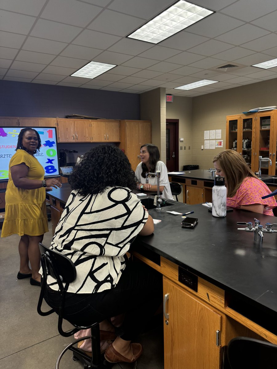 JessicaSilas17's tweet photo. Math coach, Erika Parker, shares strategies to promote student discourse in math class. @ErwinMiddle @JEFCOED @Jefcoed6_12 #CarpeDiemJefcoed https://t.co/KTnkGv7nIc