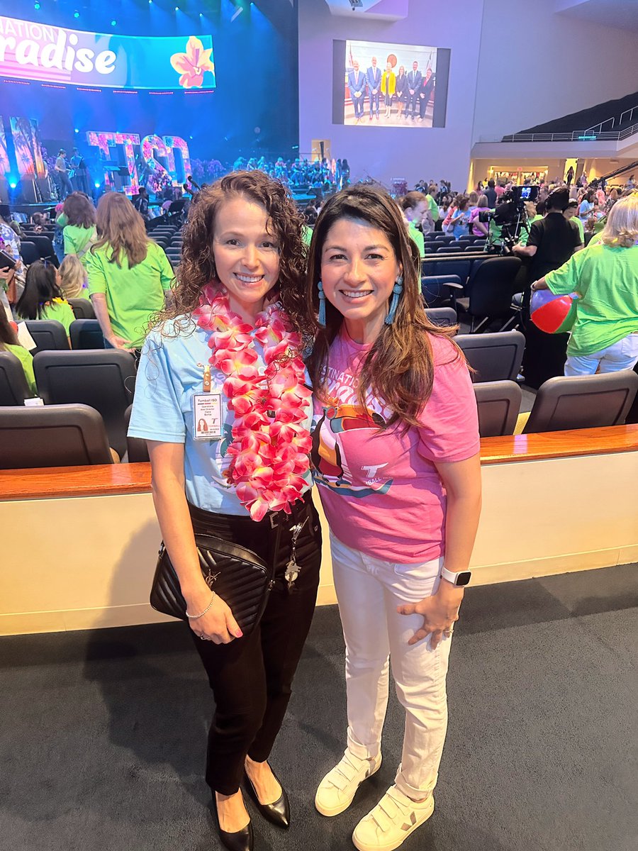 APSamBriseno's tweet photo. We found our #DestinationParadise 🌺🌴#TeamTomball #DestinationExcellence https://t.co/ZLB05jwNMQ