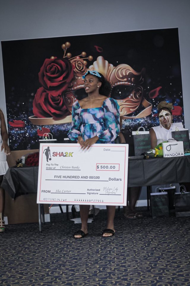 @ our <a href="/Lady_Playmakers/">michiganladyplaymakers</a> banquet, I won the first Sha2K scholarship!!! <a href="/shaababii/">sha babi🫧</a> is such an example to follow &amp; I'm honored to be considered as being on the right path. She is a Baller Scholar. She had a 4.0 in HS, College and grad school and is now a prof. ball player in Greece!