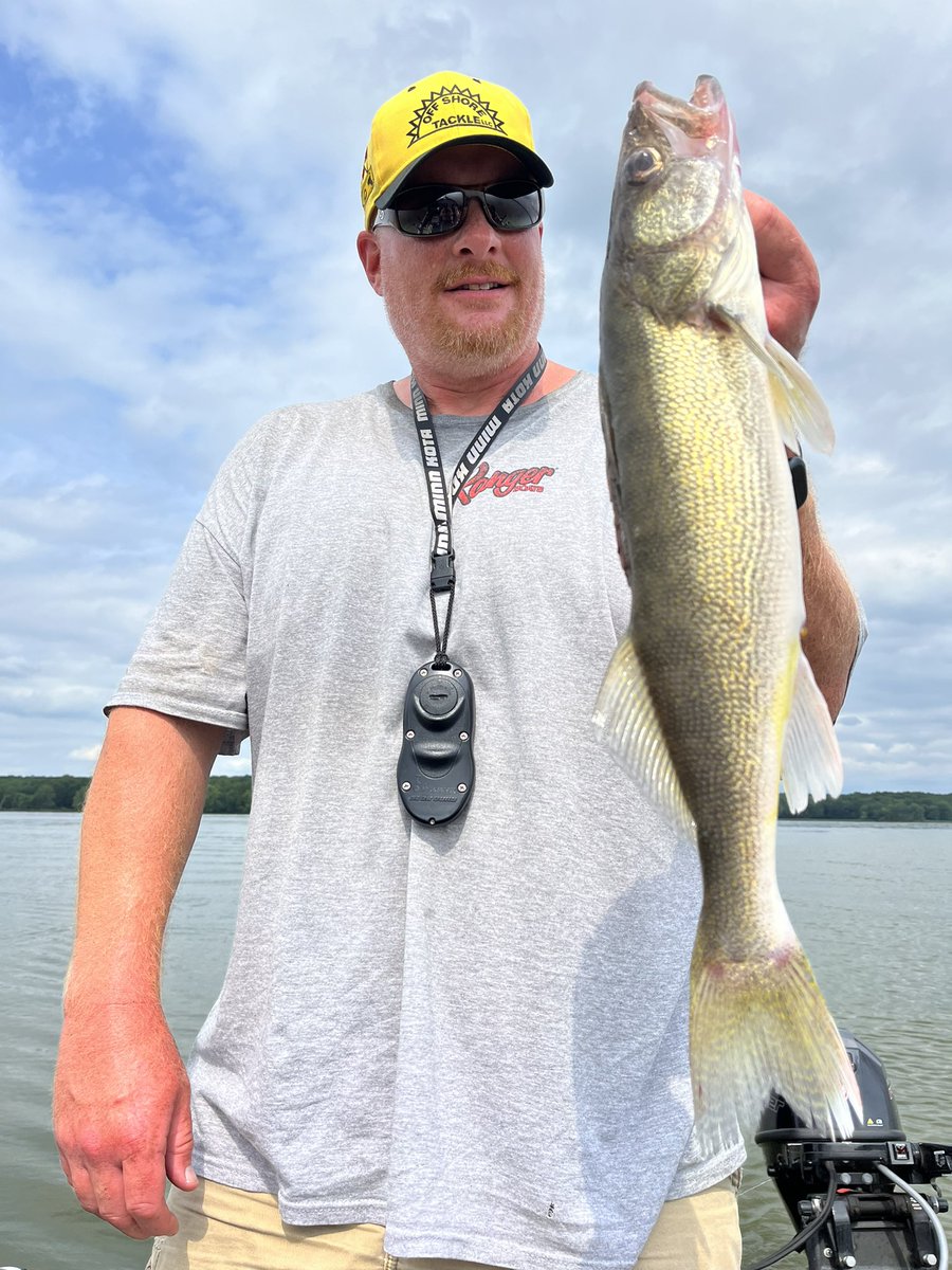 joelthemuskyman's tweet image. Sunday Funday 👊🏼 Off Shore’s Tattle Flag system is simple, effective and easy to use, and just plain a lot of fun!

#stcroixrods #bestrodsonearth #finsbraid #finsfishing #offshoretackle #rangerboats #minnkota #humminbird #engelcoolers #simmsfishing #npaa #aftco #berkleyfishing
