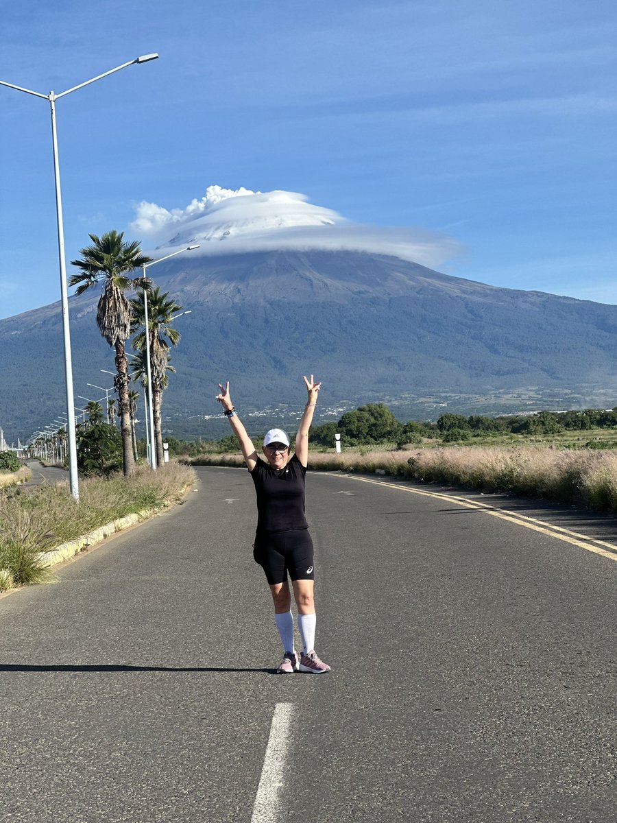 Glacue64's tweet photo. Amigos nueva #semana
Iniciando con nuevos #Retos
#15K de #findes #tenextepec
#atlixco saludos!
@logrartusmetas 
@ComuniRunners 
@ManicomioRunner 
@CorroAMiPaso 
@MeEncantaCorrer 
#GoodVibes 🍀🫶💪 https://t.co/VgyguMt0sA
