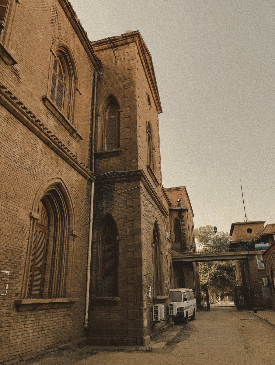 الظروف الفرقتنا علمتني كتير اعاني
افتقدتك و كل لحظة كنت بفقد من كياني