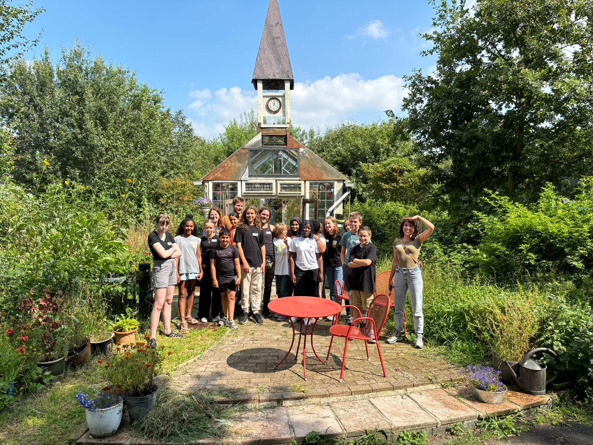 Future Village 035 is vandaag van start gegaan!

Samen met kunstenaar Niek Wagemans transformeren jongeren de komende twee weken een reddingsboot tot een kunstwerk. 

Er zijn nog enkele plekken beschikbaar, aanmelden kan via lnkd.in/ecSWf9Rx