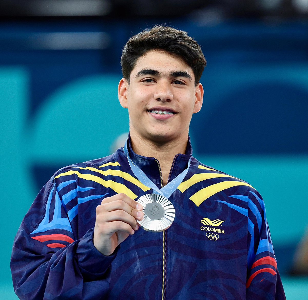PartidoMIRA's tweet photo. Felicitaciones Ángel Barajas, primer colombiano en ganar una medalla en Gimnasia Artística en los #JuegosOlímpicos #Paris2024

A sus 17 años, es uno de los medallistas olímpicos más jóvenes del país, quien con principios y valores desempeña su disciplina con amor y constancia. 

Este reconocimiento es el reflejo de su perseverancia; además es el resultado del apoyo de su familia, sus entrenadores y el equipo deportivo.

@OlimpicoCol @Paris2024 @JuegosOlimpicos #Olympics 🇨🇴🥈🤸🏻‍♂