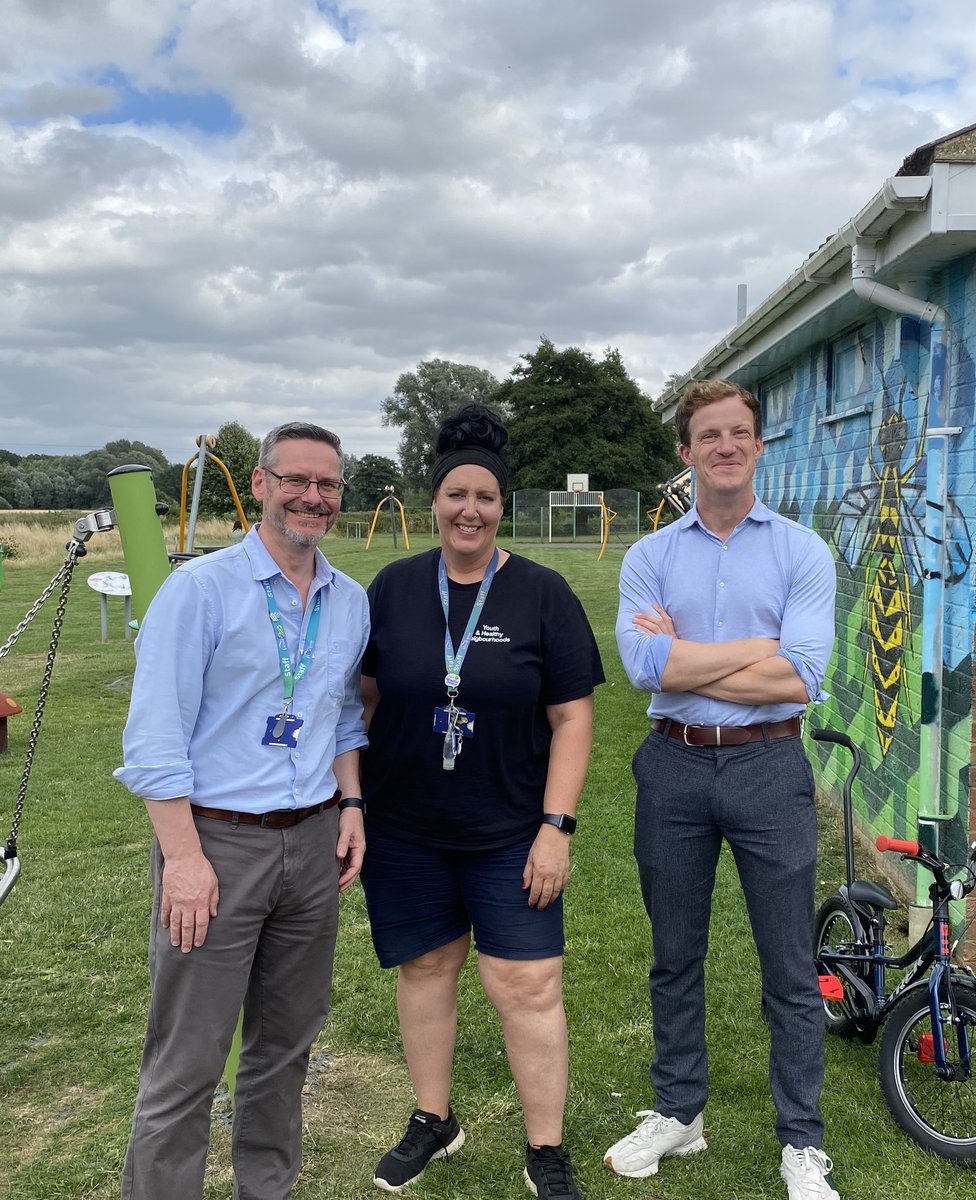 hardy_phil's tweet photo. Lovely to welcome @alistrathern to one of 165 youth group involvement sessions this summer run as part of @GrandUnionHG Quest Summer Programme. Clay modelling, cricket, football with @dan_gaze and bike maintenance today https://t.co/EQduA7VxpG