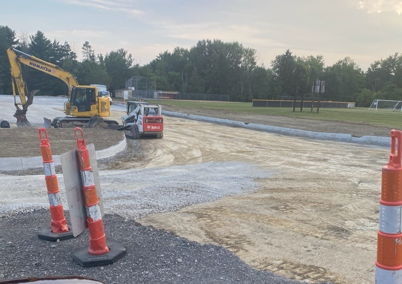 Chagrin_Schools's tweet photo. Gurney Parking Lot Project is moving forward! We're excited to share progress photos. Soon, we'll have more parking, improved safety, and better access to our soccer fields. Stay tuned for the big reveal! #CFConstruct https://t.co/cqr0RzRKIm