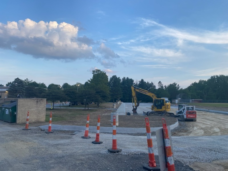 Chagrin_Schools's tweet photo. Gurney Parking Lot Project is moving forward! We're excited to share progress photos. Soon, we'll have more parking, improved safety, and better access to our soccer fields. Stay tuned for the big reveal! #CFConstruct https://t.co/cqr0RzRKIm