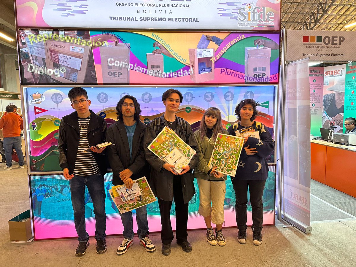 TSEBolivia's tweet photo. 📚📖¡E𝐬t𝐚m𝐨s e𝐧 𝐥a F𝐞r𝐢a I𝐧t𝐞r𝐧a𝐜i𝐨n𝐚l d𝐞l L𝐢b𝐫o d𝐞 𝐋a P𝐚z!
✅Juegos didácticos en materia electoral.
✅Últimas publicaciones.
✅Despliegue de servicios por parte del Serecí.  
#TSEBolivia #DemocraciaIntercultural #FilLaPaz https://t.co/QHqRHrd9FC