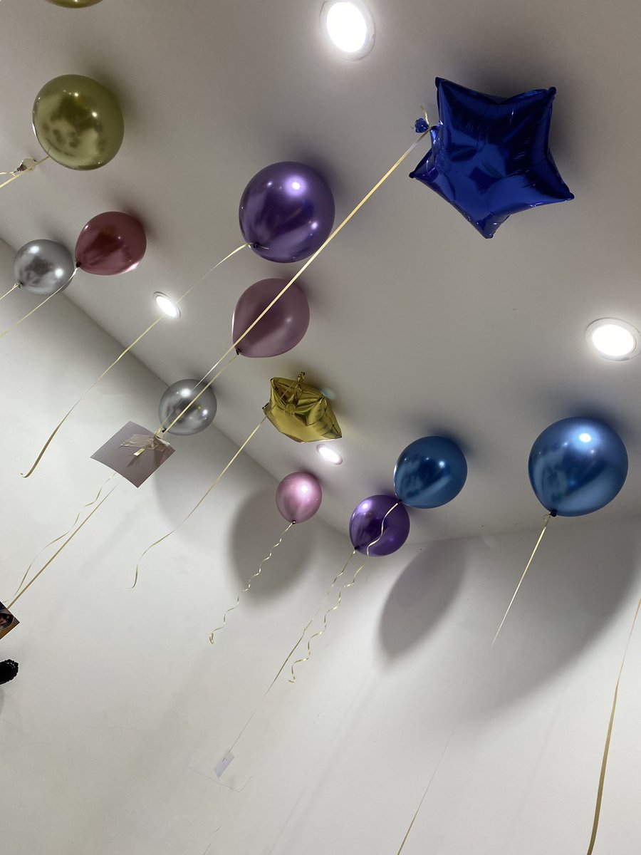 lemonnnsherbet's tweet photo. —𝐚 𝐝𝐚𝐲 𝐟𝐮𝐥𝐥 𝐨𝐟 𝐦𝐚𝐫𝐤 𝐩𝐭. 𝟑
running through the rain was worth it when i got to meet so many lovely markfs! 🥹 i absolutely LOVE the deco and vibes like- look at them..
(bonus bisa latihan foto bareng ayang 🥰))
#STUDIO1999 #youaremyMARKstar https://t.co/PQABXvYPo4