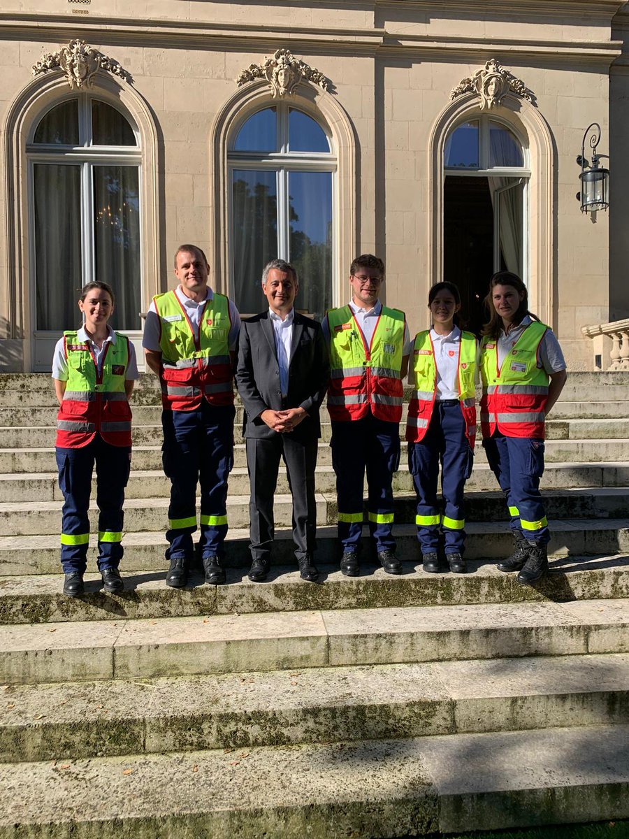 OrdredeMalteFR's tweet photo. 🚑 Les autorités publiques sont venues à notre rencontre afin de nous remercier pour nos actions aux #JeuxdeParis. Nos bénévoles ont été reçus au ministère de l’Intérieur ce matin.
@interieur_gouv @iledefrance @seccivilefrance @pompiersparis @prefpolice 

https://t.co/j3NJELNdND https://t.co/Rtg3IygXsD
