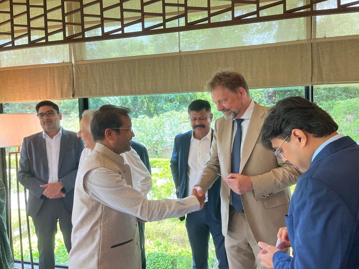 AmbWieck's tweet photo. #Greenhydrogen cooperation between #India and #Germany in full swing. #H2Global Foundation meeting key stakeholders in Delhi, Gandhinagar, and Mumbai on invitation of @MNREIndia in cooperation with @IGEFSO IND-GER gH2 Task Force. GER welcoming IND to become a global hub for gH2. https://t.co/dXa074CzT3