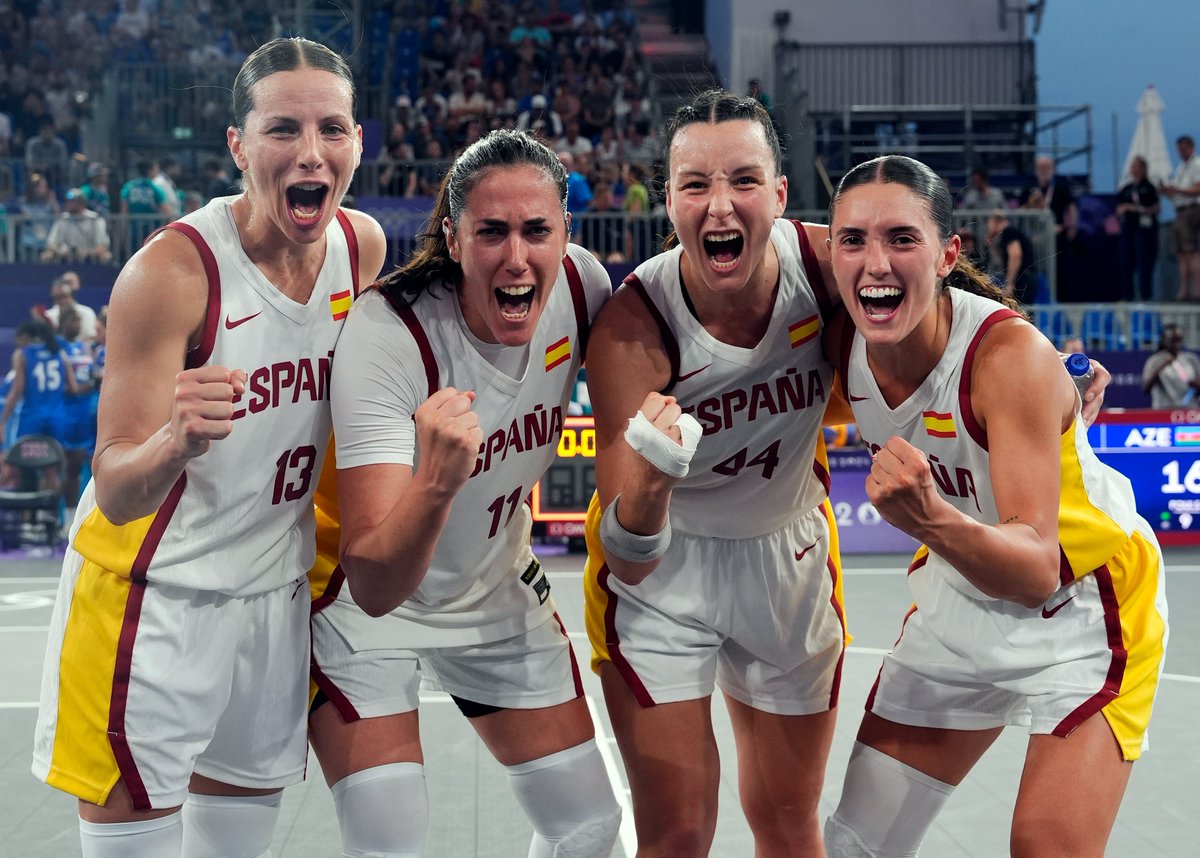 COE_es's tweet image. 🏀 BALONCESTO 3x3  | 🚺 Femenino

🔴 ¡𝗙𝗜𝗡𝗔𝗟!

➡️ Semifinal

🇪🇸 1⃣8⃣-1⃣6⃣ 🇺🇸

👉 ¡SÍIIIIII! ¡#LaFamilia3x3 asegura una nueva medalla y luchará por el oro!

⏰ 22:00h la gran final

#París2024 #Olympics #ElCorazónDeEspaña ❤️🇪🇸