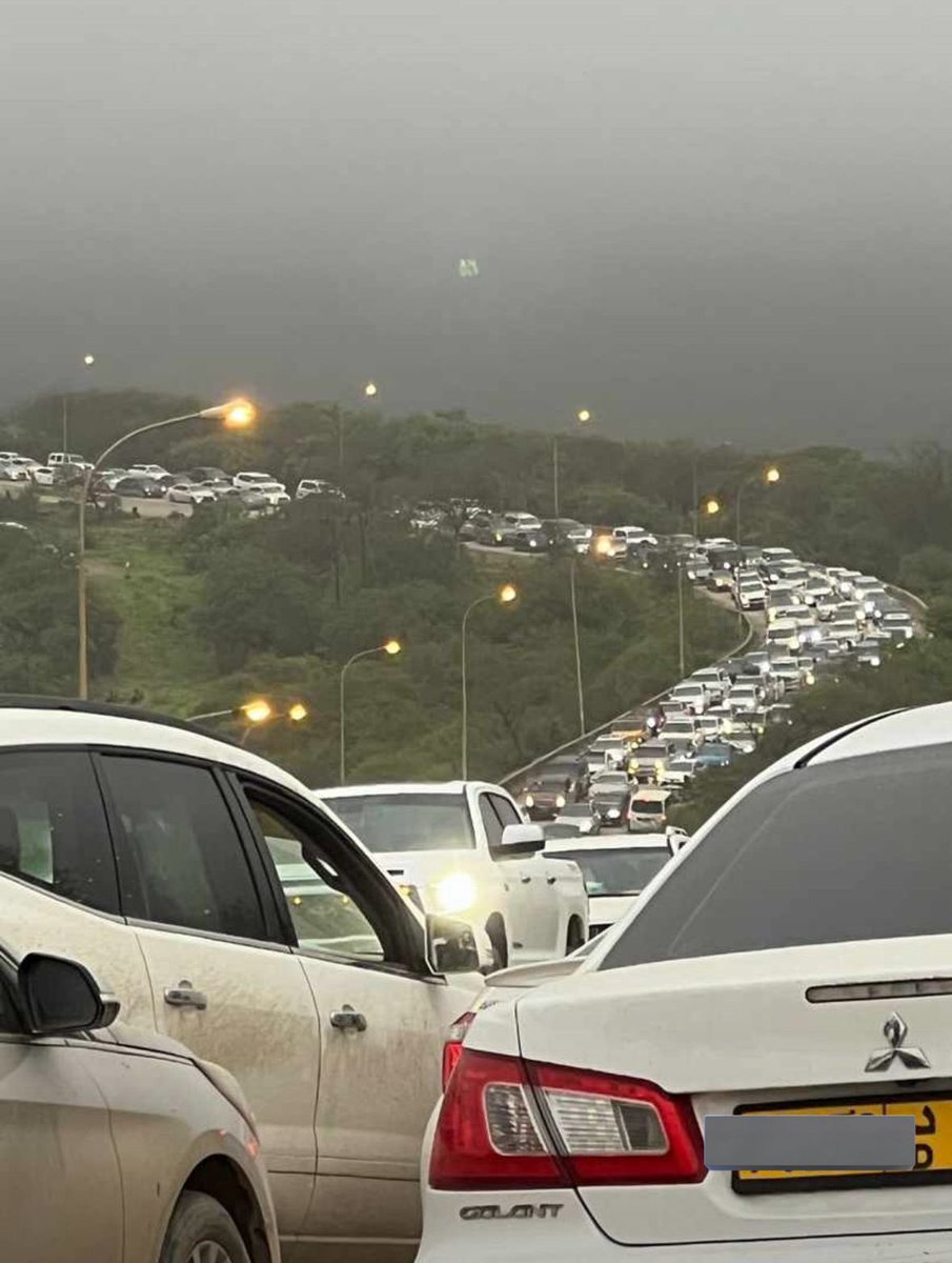 ناصر الشحري (@nasser_088) on Twitter photo صورة متداولة يقال أنها لإتين اليوم
ماذا لو كانت هناك حالة طارئة أو أحد سكان المنطقة احتاج الوصول إلى مسكنه؟
من سنوات وكلنا نعرف المشكلة وكلنا نعرف الحلول ولكن لا توجد جهة تعمل على تنفيذ الحلول
بدون استثمار في البنية التحتية لا يمكن وضع خطط لتحويل السياحة إلى صناعة ومصدر دخل قومي صورة متداولة يقال أنها لإتين اليوم
ماذا لو كانت هناك حالة طارئة أو أحد سكان المنطقة احتاج الوصول إلى مسكنه؟
من سنوات وكلنا نعرف المشكلة وكلنا نعرف الحلول ولكن لا توجد جهة تعمل على تنفيذ الحلول
بدون استثمار في البنية التحتية لا يمكن وضع خطط لتحويل السياحة إلى صناعة ومصدر دخل قومي