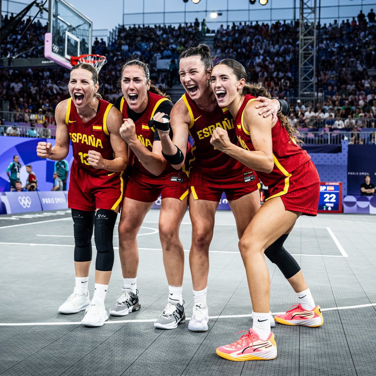 _RocioBenitez's tweet photo. BRUTALÍSIMAS 💥La #SelFEM3x3 luchará por el oro olímpico #3x3Basketball ¡Qué manera de competir! https://t.co/qzwmzQX8GT