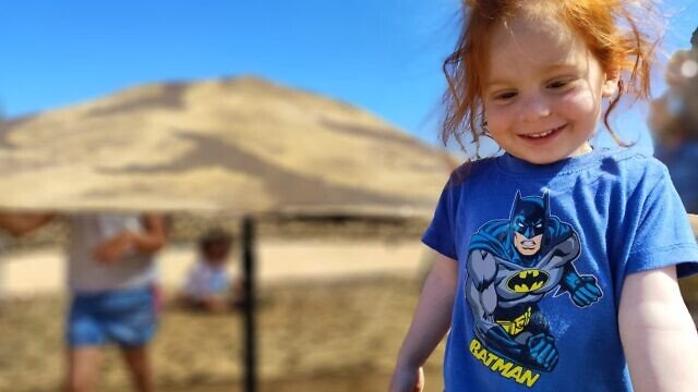 HenMazzig's tweet photo. Hundreds of people are marching in Tel Aviv to mark Ariel Bibas's fifth birthday. 

His birthday should be a party, not a political event. 

There is no justification on Earth for stealing a five-year-old baby. 

Bring him home. https://t.co/TFY2u7fMcl