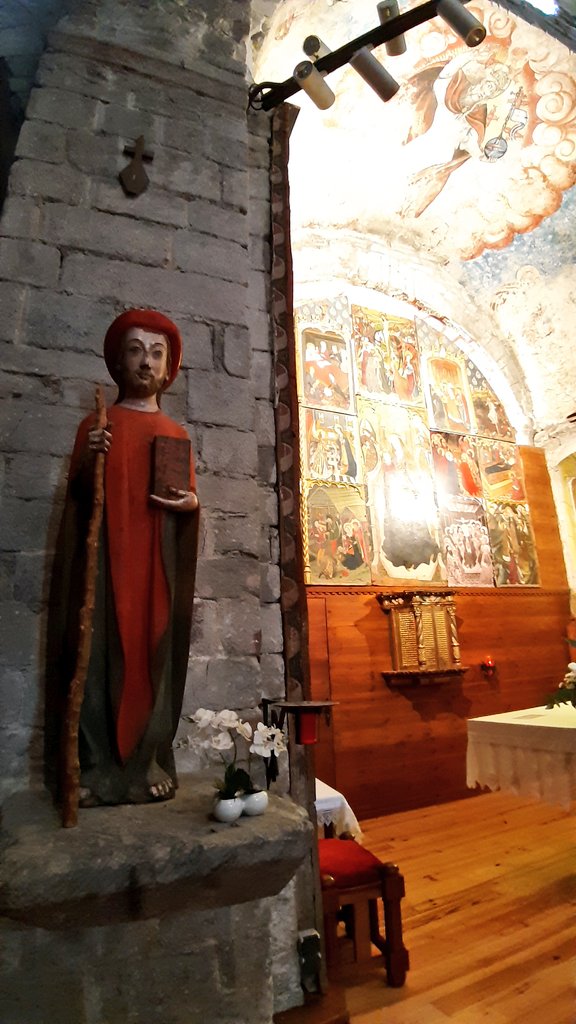 lasaguedas's tweet photo. Desde los #Pirineos #ValdeAran #ValledeAran @migasocial nos envía estas fotos de #SantiagoApostol #Santiago, en la Iglesia románica de Santa María de #Arties del siglo XII y XIII, declarada Bien Cultural de Interés Nacional, estandarte de la arquitectura románica aranesa. https://t.co/L7o2M3z7Kz