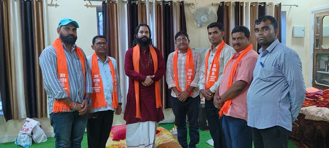 VikramV05443190's tweet photo. अखिल भारतीय सांगलिया धूणी सीकर श्री श्री 108 श्री ओम दास जी महाराज के श्री चरणों में पहुंचे प्रदेश के युवा मित्र,युवामित्रों नेकी बहाली की अरदास। 
मिला शुभ संकेत। #जय_साहेब_की 
@jeetendrababa @sanjay_hingwa1 @PawanSa_ @BhajanlalBjp @BJP4Rajasthan @DainikBhaskar @rpbreakingnews vk https://t.co/R5t51JgPi2