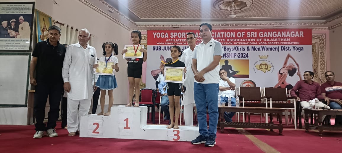 kavijanghu's tweet photo. #yogacompition #yfi #celebration #yogaprogram 3/4 August
शुभ रात्रि ट्विटर परिवार 🙏🕉️🙏 https://t.co/h5cJLaICgL