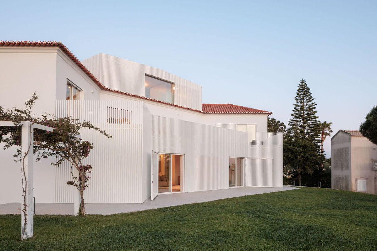 Joao Tiago Aguiar has renovated a villa in Soltróia, Portugal, into a beautiful modern retreat ☀️

Check out the full article on ArchDaily 👉 bit.ly/3WwB2e4

#architect #architecture #villa #buildingdesign #residential #photography #project

📸: Francisco Nogueira