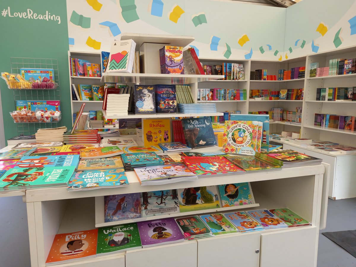 📚Gwledd o lyfrau i blant a phobl ifanc - dewch draw i'n stondin ar faes Eisteddfod Genedlaethol Cymru Rhondda Cynon Taf!

#CaruDarllen 

📚 Brilliant books for children and young adults - visit our stand at the Rhondda Cynon Taf Eisteddfod in Pontypridd!

#LoveReading