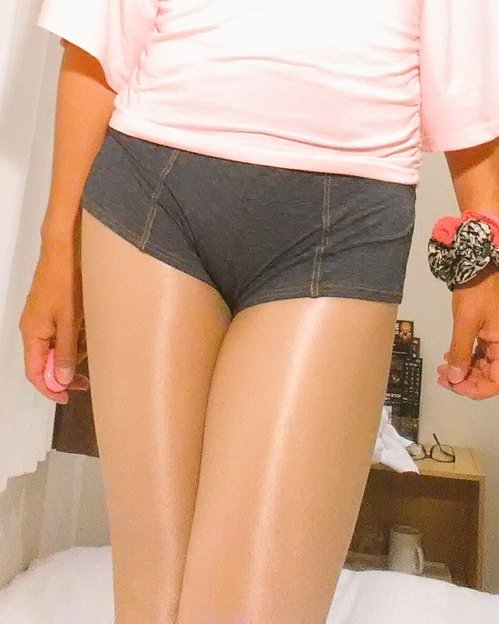 テカテカも好き https://t.co/RZ1VjGjaYQ<a href="/tag/%E5%A4%AA%E3%82%82%E3%82%82%E3%82%92%E6%99%92%E3%81%99%E8%A6%8B%E3%81%9F%E4%BA%BA%E5%BC%B7%E5%88%B6"class="tags"><span>#太ももを晒す見た人強制</span></a>