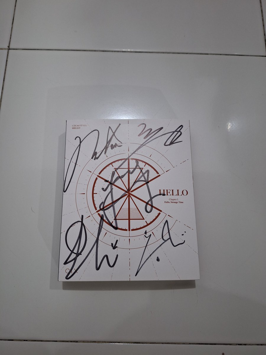 jejenojaem's tweet image. Signed Album CIX Hello, Strange Time : Chapter 3 (dari event VLIVE)
FULLSET
PC BX
Poster Bae Jinyoung

350k