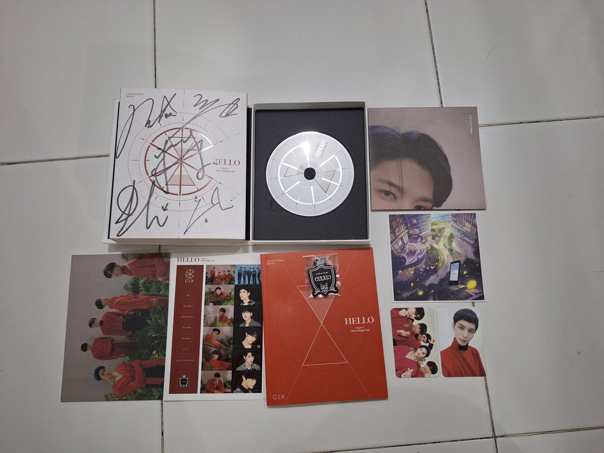 jejenojaem's tweet image. Signed Album CIX Hello, Strange Time : Chapter 3 (dari event VLIVE)
FULLSET
PC BX
Poster Bae Jinyoung

350k